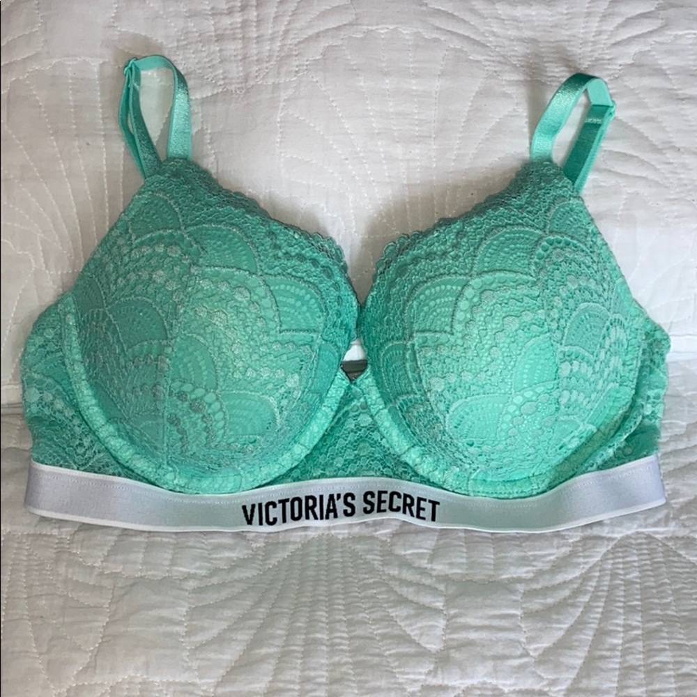 NEW Victoria’s Secret Bra In “MINT” CONDITION